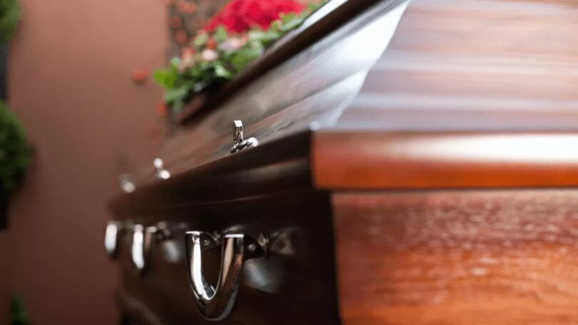 Pros and Cons of Wooden Caskets